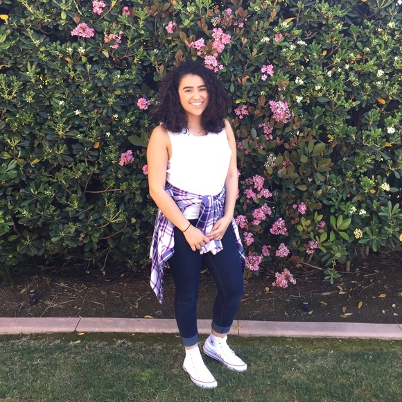 Meet your Posher, Taylor - Picture 1 of 2